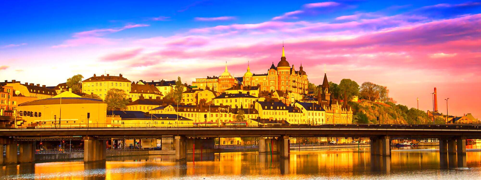 Blick auf die beruehmte skandinavische und nordeuropaeische Stadt Stockholm - die Hauptstadt von Schwedens